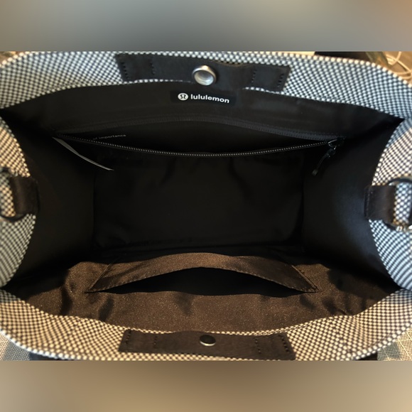 Lululemon Athletica Black and White Tote Bag - Picture 6 of 7